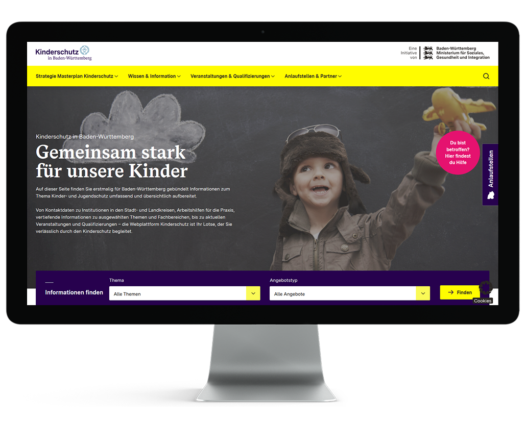 Die Startseite des Kinderschutz-Webportals mit ansprechendem Hero-Bereich, dem Claim "Gemeinsam stark für unsere Kinder" und einem Filter zur Suche von Informationen.